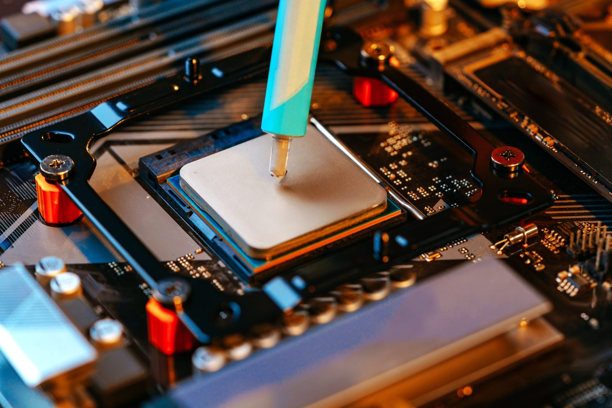 ¿Tu PC se está “cocinando” y no sabés por qué? El secreto que los técnicos no te cuentan sobre la pasta térmica
