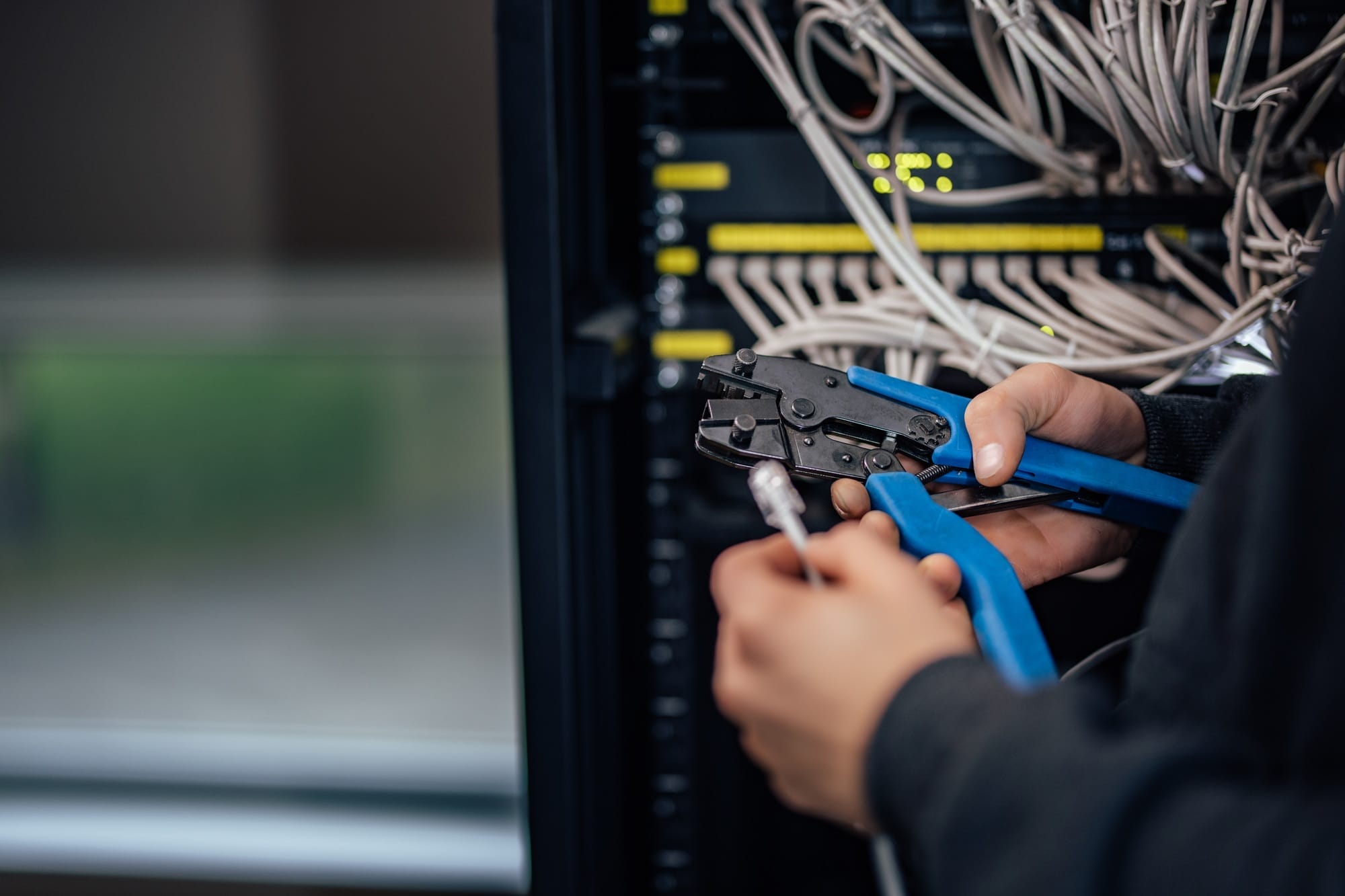 ¡REVELADO! El SECRETO que los Técnicos en Redes NO Quieren que Sepas sobre el Crimpeado Perfecto de Cables Ethernet